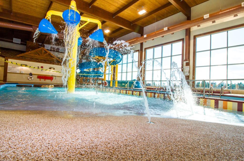 Elkhorn Resort, Spa, And Conference Centre Wasagaming Bagian luar foto