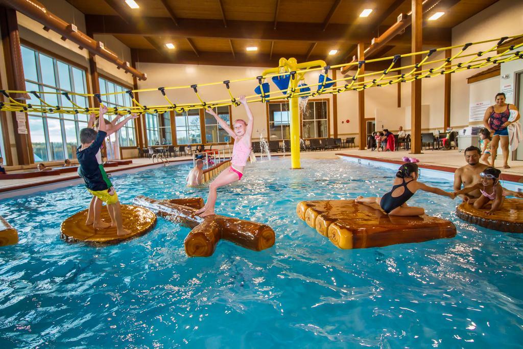 Elkhorn Resort, Spa, And Conference Centre Wasagaming Bagian luar foto
