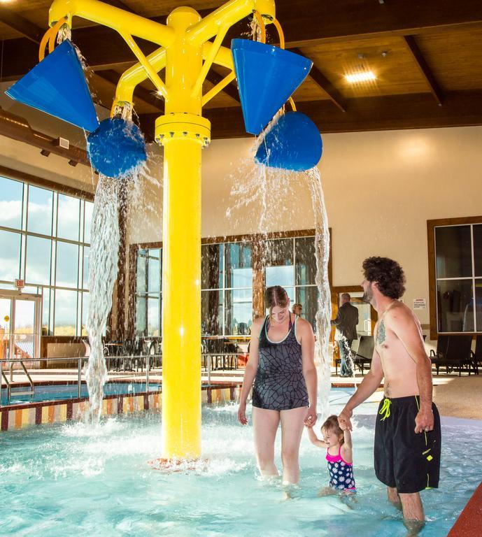 Elkhorn Resort, Spa, And Conference Centre Wasagaming Bagian luar foto