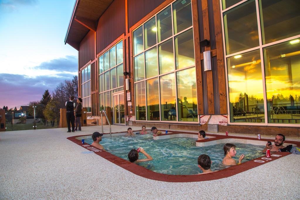 Elkhorn Resort, Spa, And Conference Centre Wasagaming Bagian luar foto