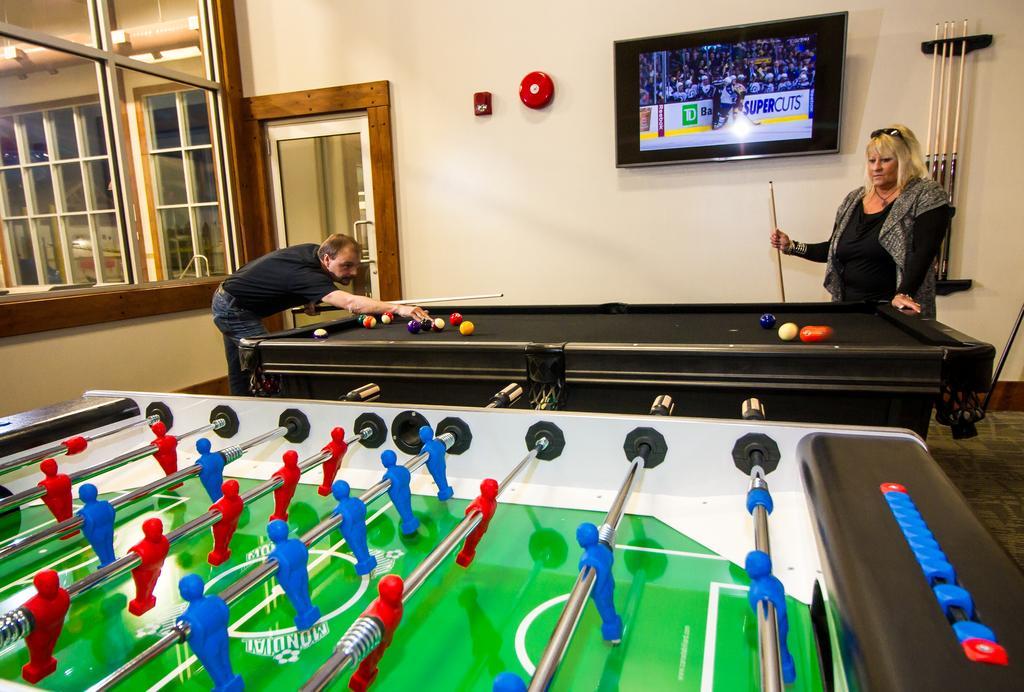 Elkhorn Resort, Spa, And Conference Centre Wasagaming Bagian luar foto