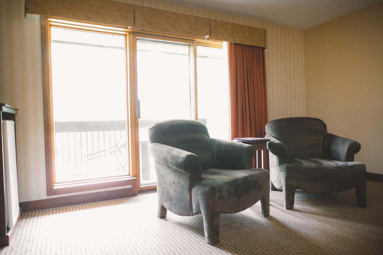 Elkhorn Resort, Spa, And Conference Centre Wasagaming Bagian luar foto