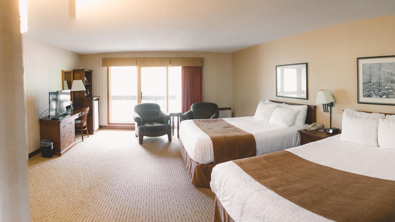 Elkhorn Resort, Spa, And Conference Centre Wasagaming Bagian luar foto
