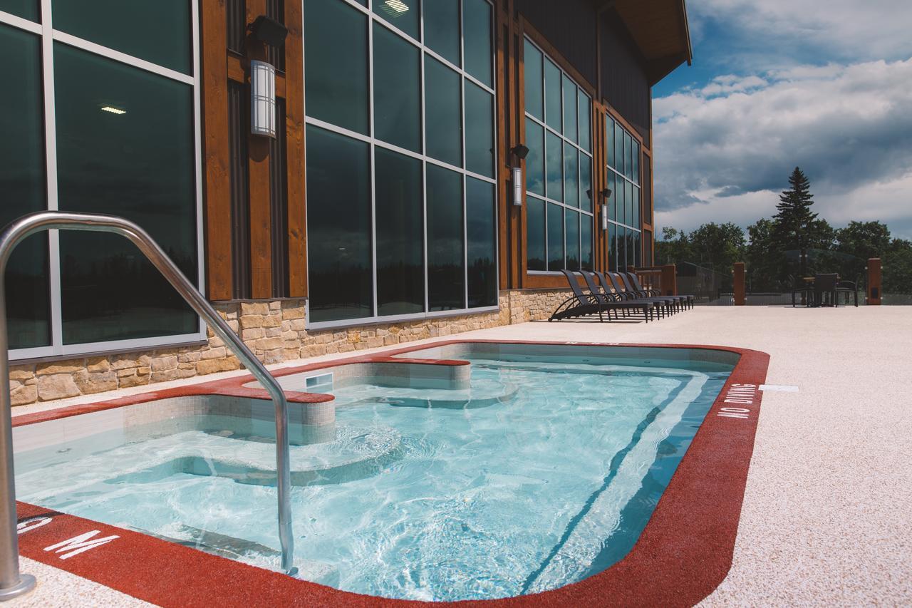 Elkhorn Resort, Spa, And Conference Centre Wasagaming Bagian luar foto