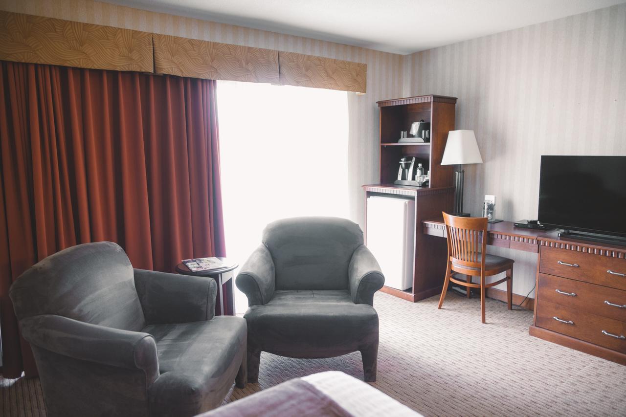 Elkhorn Resort, Spa, And Conference Centre Wasagaming Bagian luar foto