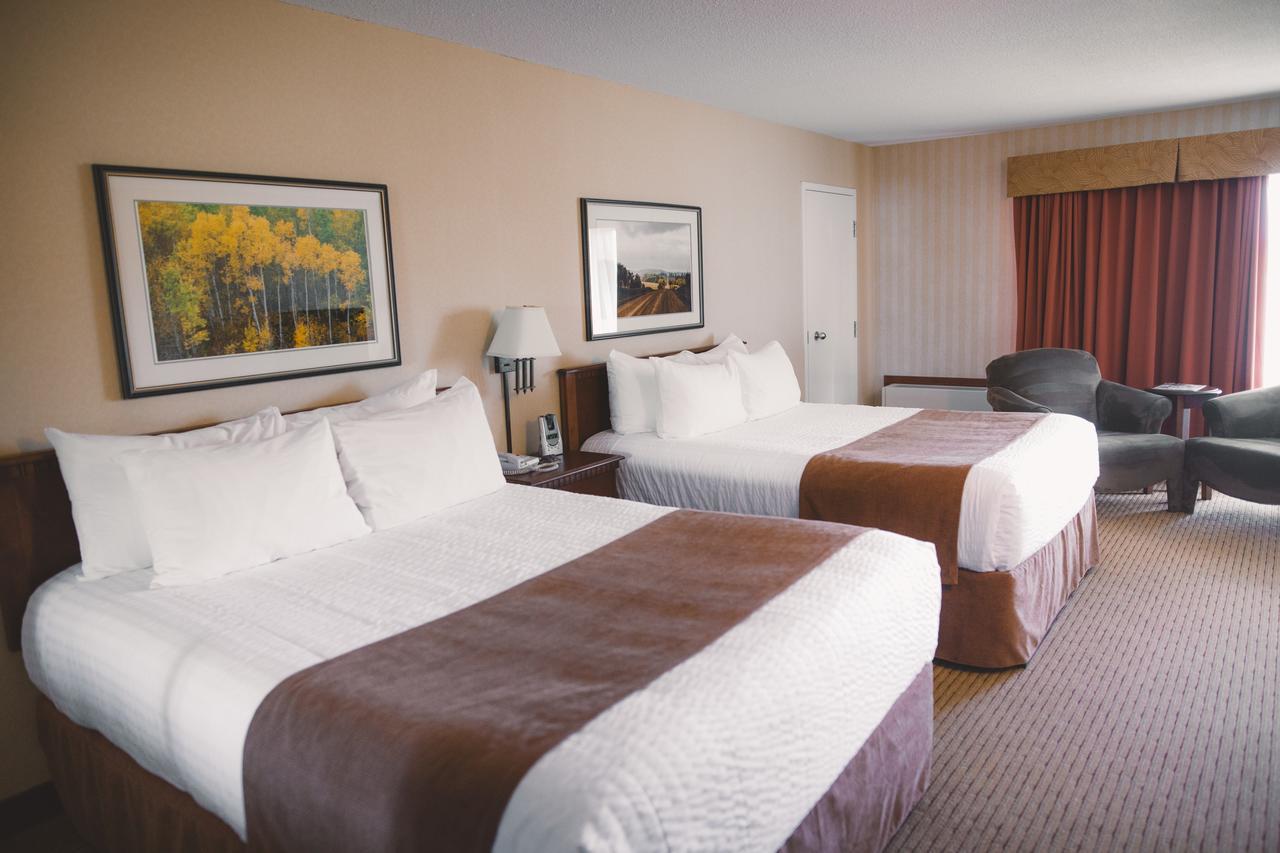 Elkhorn Resort, Spa, And Conference Centre Wasagaming Bagian luar foto