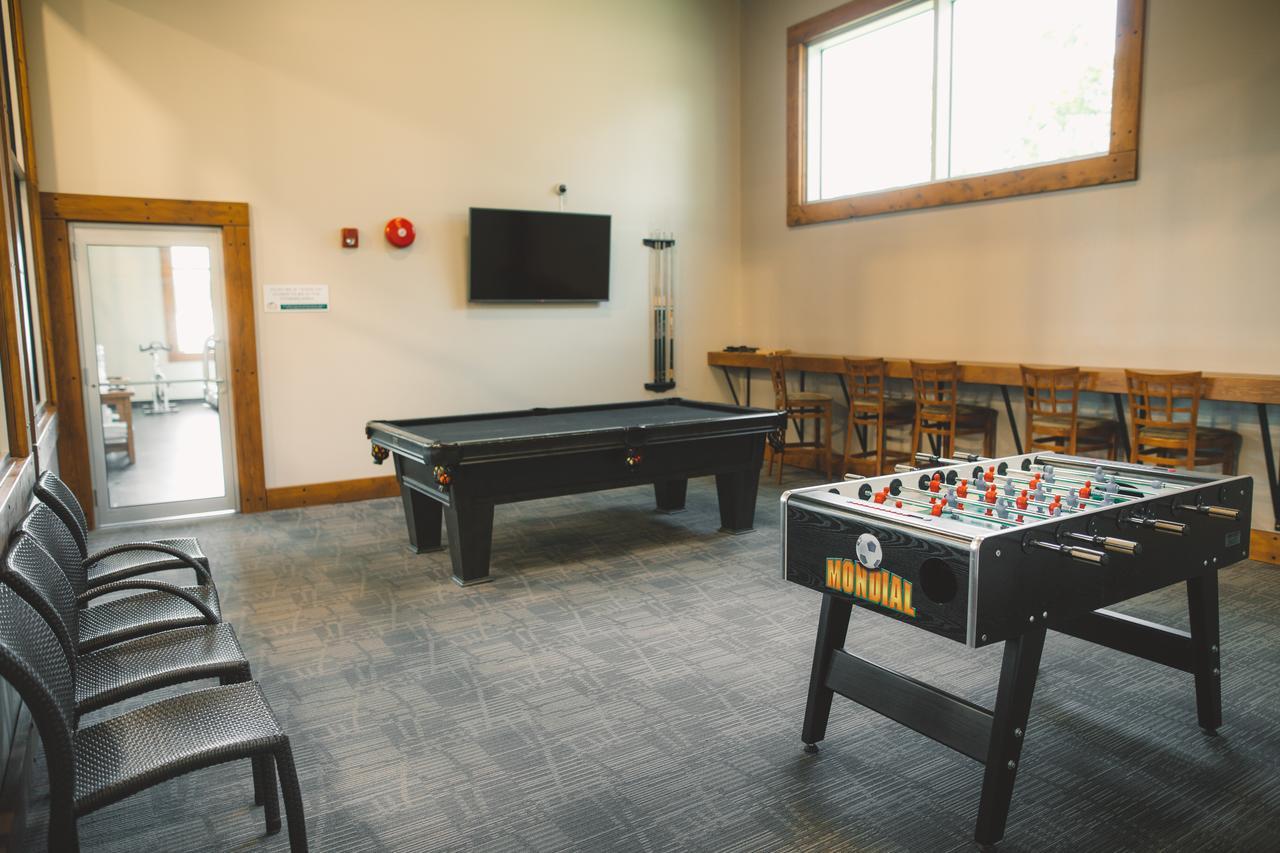 Elkhorn Resort, Spa, And Conference Centre Wasagaming Bagian luar foto