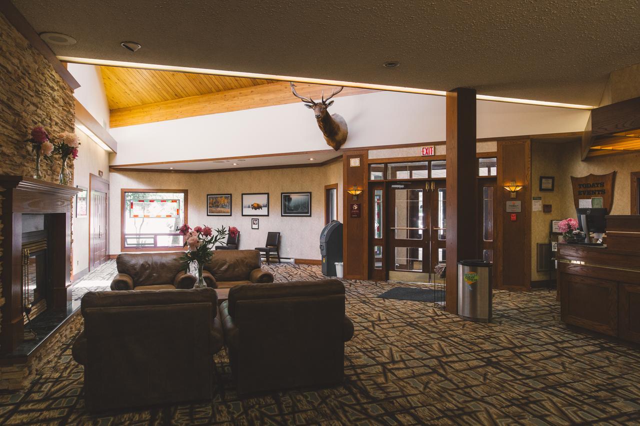Elkhorn Resort, Spa, And Conference Centre Wasagaming Bagian luar foto
