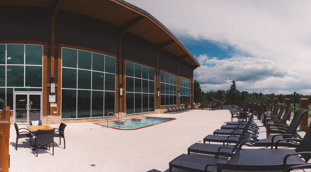 Elkhorn Resort, Spa, And Conference Centre Wasagaming Bagian luar foto