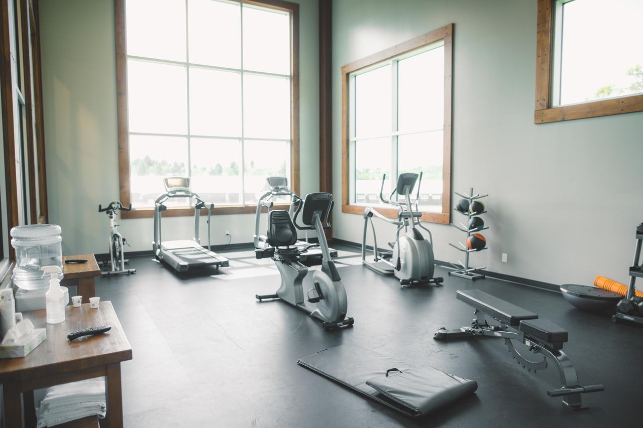 Elkhorn Resort, Spa, And Conference Centre Wasagaming Bagian luar foto