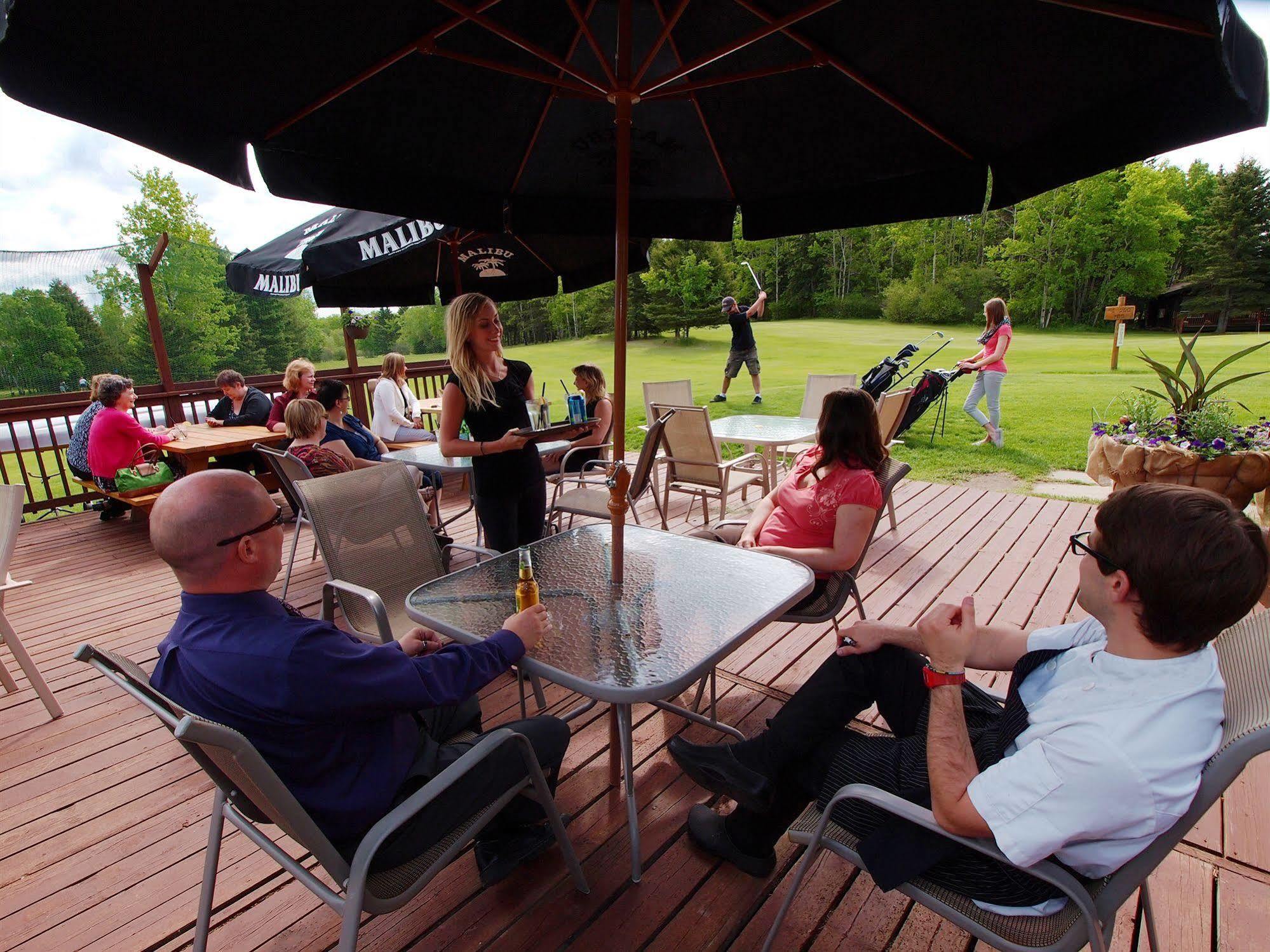 Elkhorn Resort, Spa, And Conference Centre Wasagaming Bagian luar foto