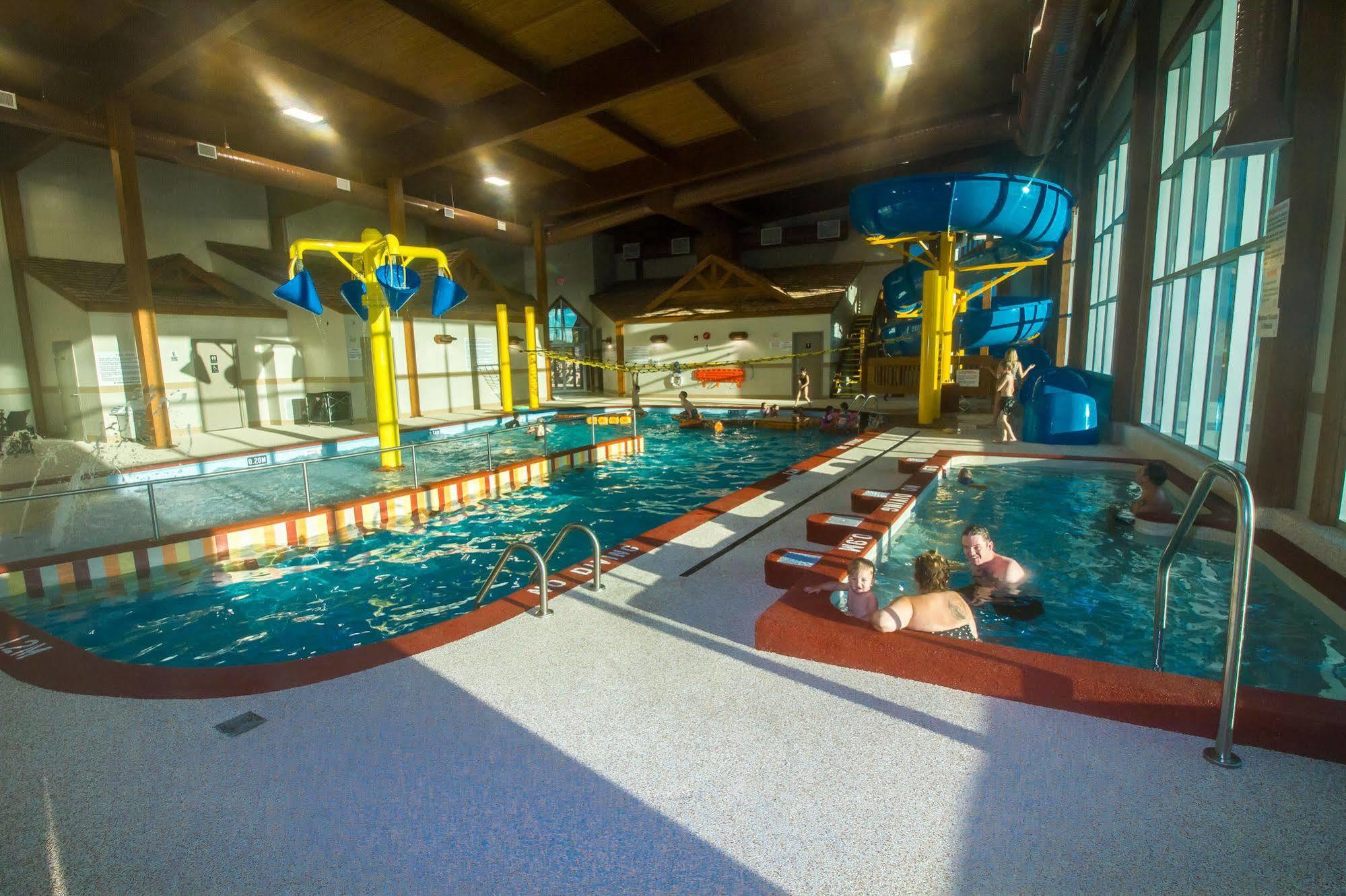 Elkhorn Resort, Spa, And Conference Centre Wasagaming Bagian luar foto