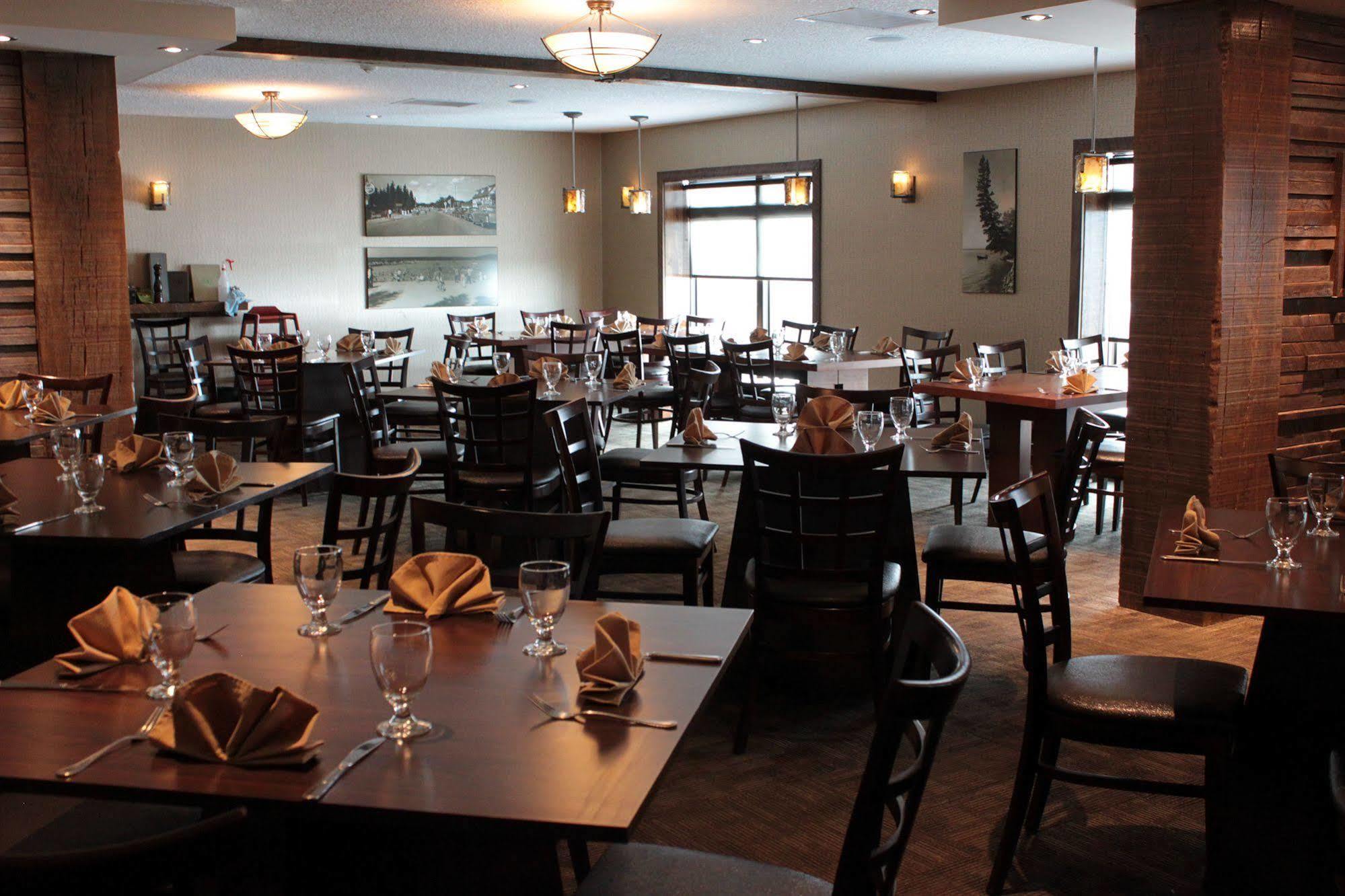 Elkhorn Resort, Spa, And Conference Centre Wasagaming Bagian luar foto