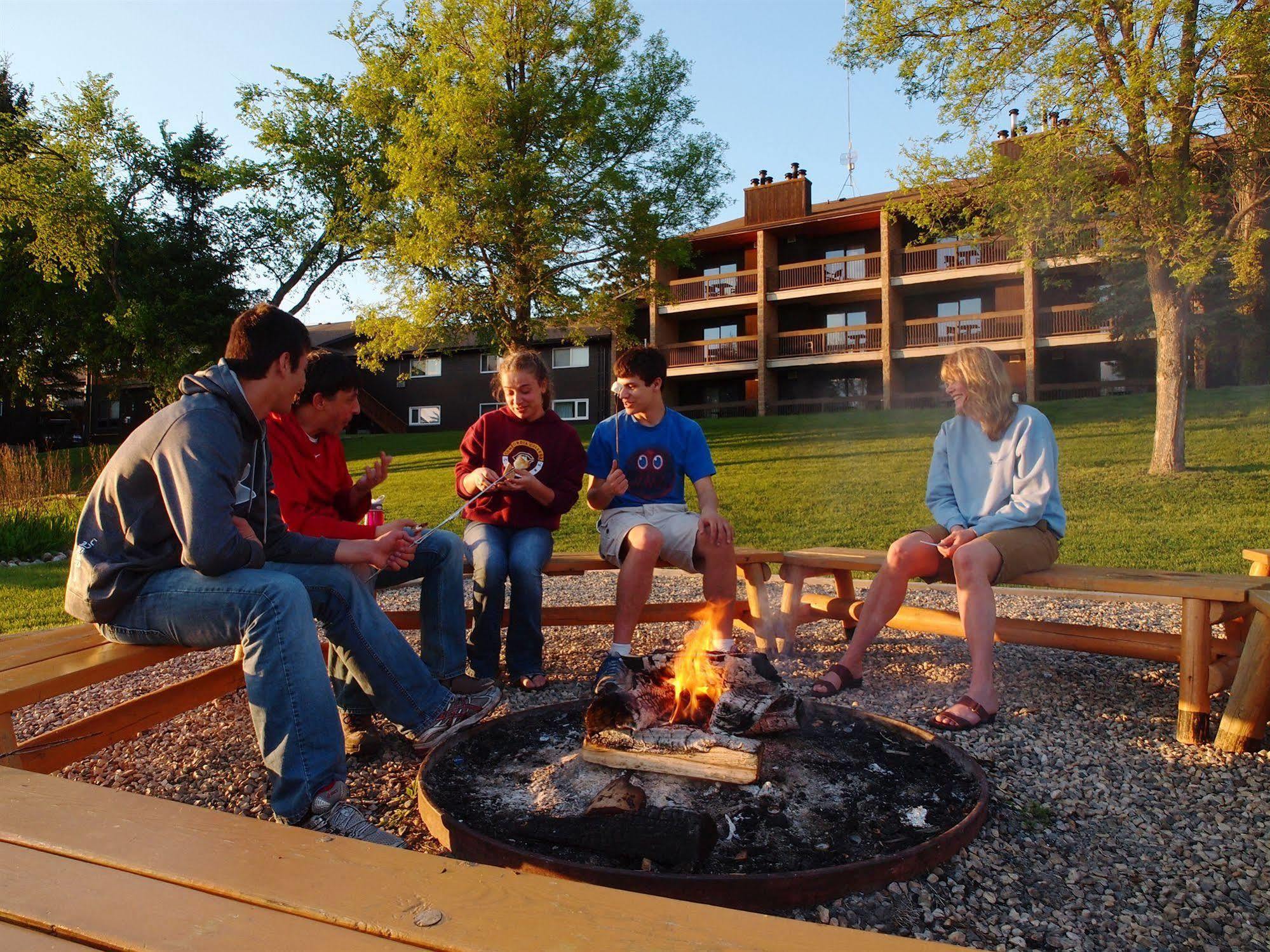 Elkhorn Resort, Spa, And Conference Centre Wasagaming Bagian luar foto