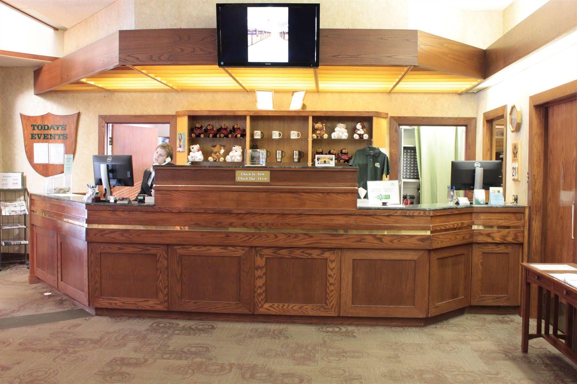 Elkhorn Resort, Spa, And Conference Centre Wasagaming Bagian luar foto