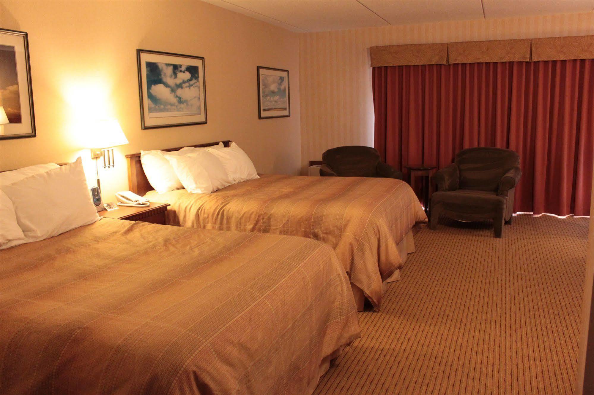Elkhorn Resort, Spa, And Conference Centre Wasagaming Bagian luar foto