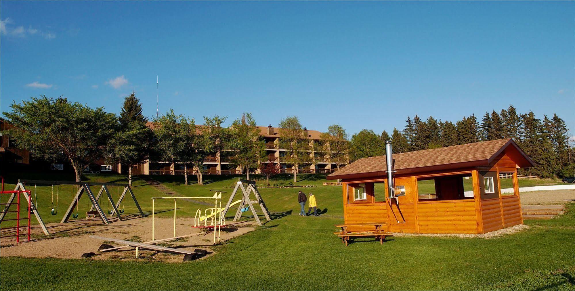 Elkhorn Resort, Spa, And Conference Centre Wasagaming Bagian luar foto